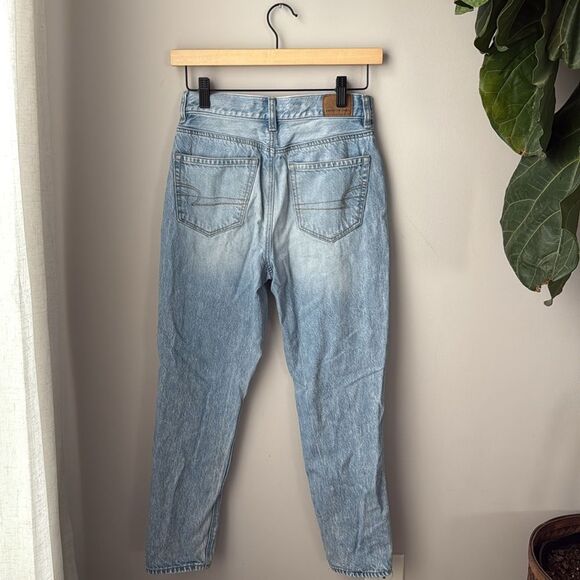 American Eagle Distressed Light Blue High Rise Mom Jean - Picture 5 of 7